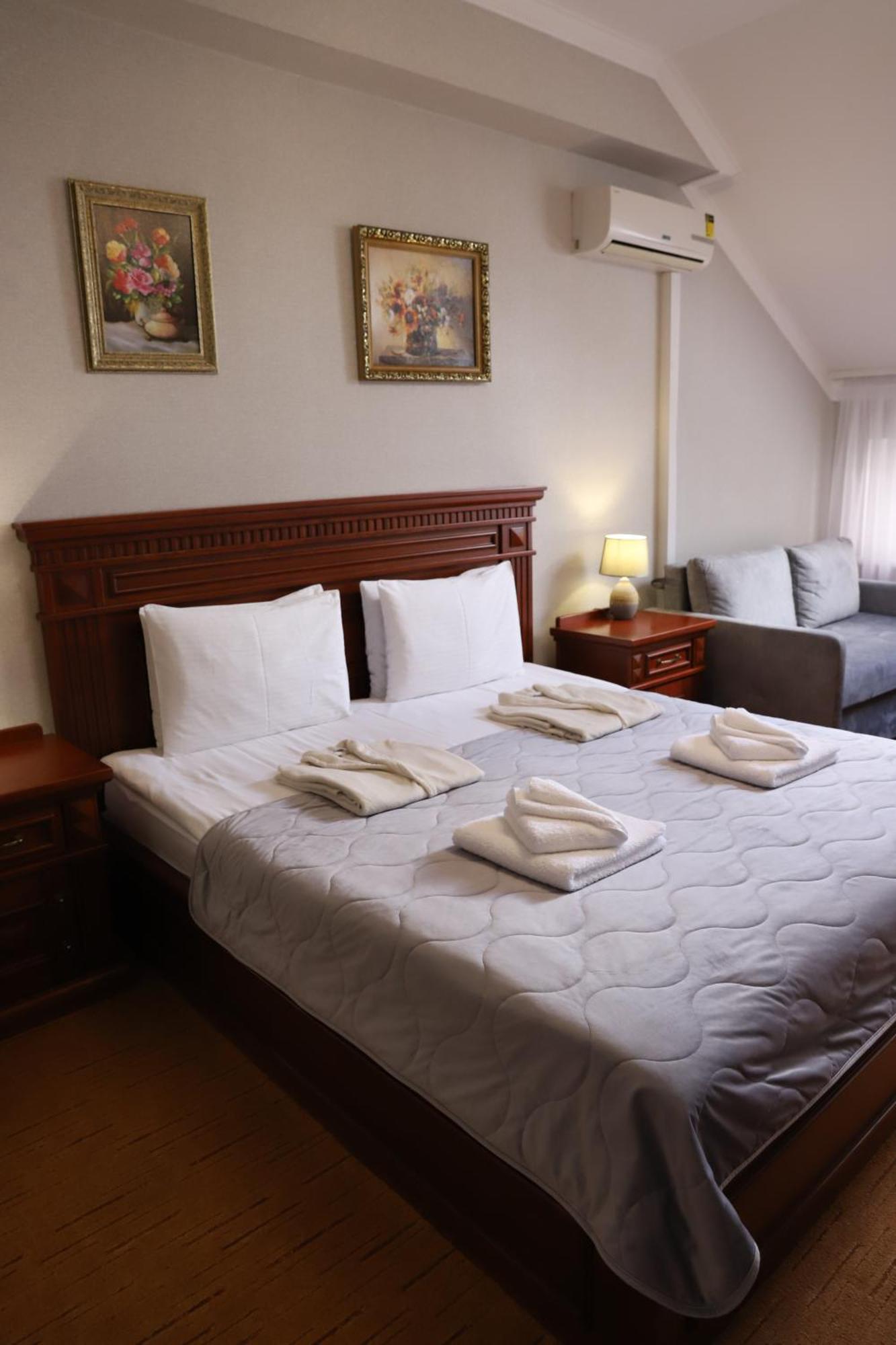 Sapsan Hotel เตอร์โนปิล ภายนอก รูปภาพ
